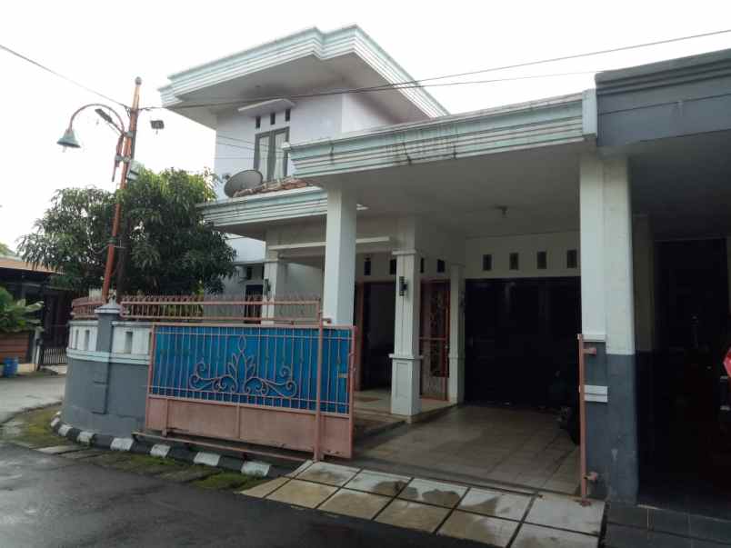 rumah 2 lantai bangunan kokoh siap huni