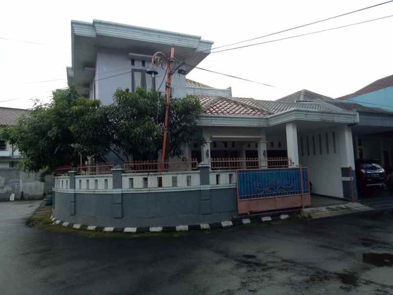 rumah 2 lantai bangunan kokoh siap huni