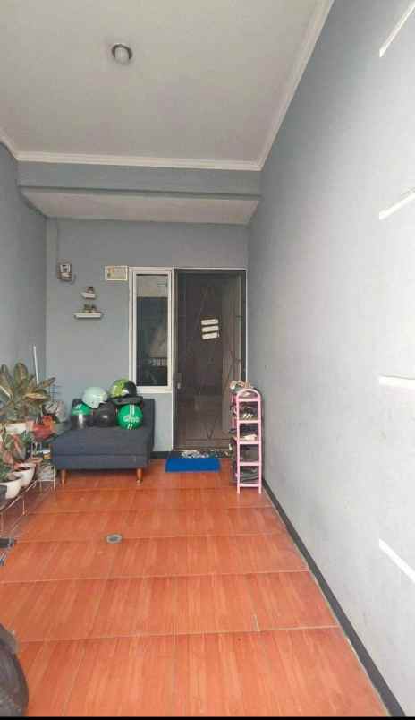 rumah 2 lantai desain kokoh akses 2 mobil shm bagus