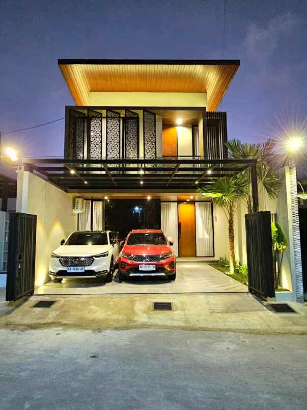 rumah 2 lantai desain modern dan fungsional