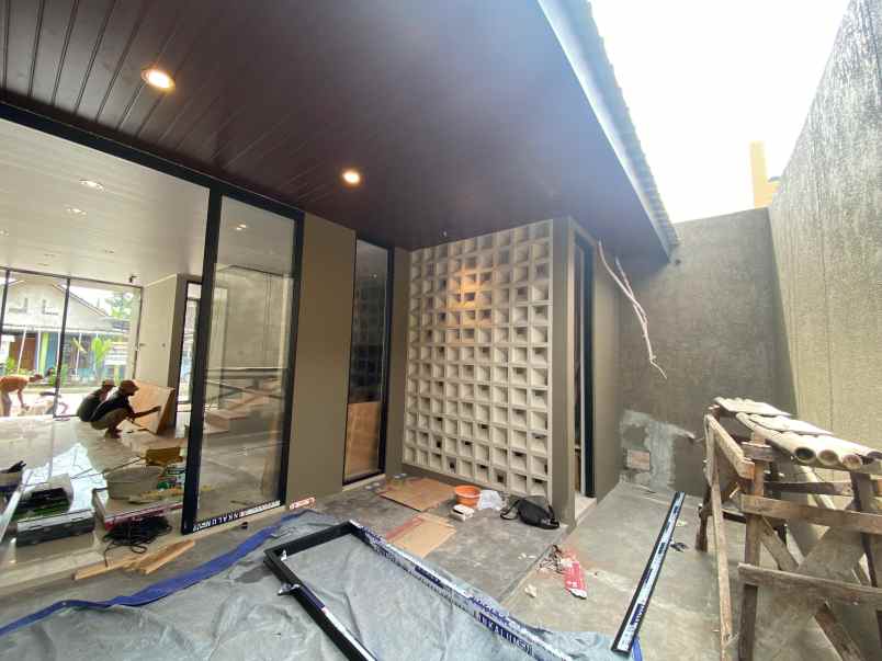 rumah 2 lantai desain modern dan fungsional