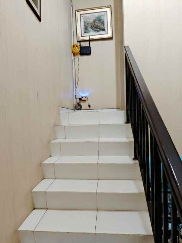 rumah 2 lantai di kencana loka bsd tangsel