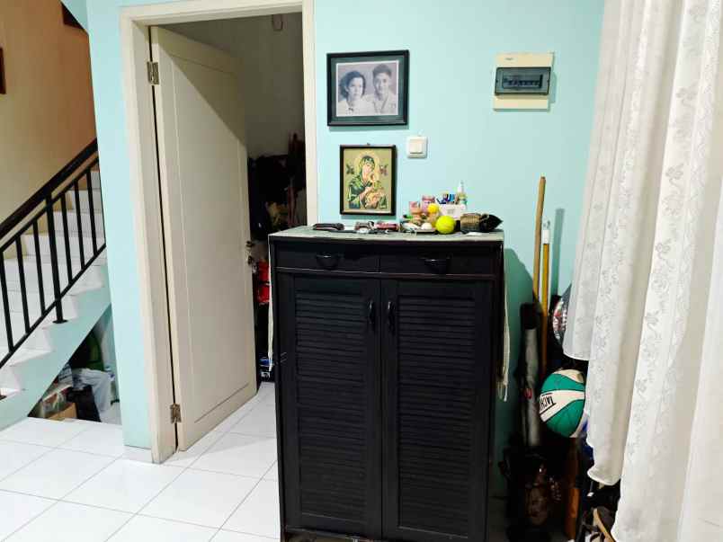 rumah 2 lantai di kencana loka bsd tangsel