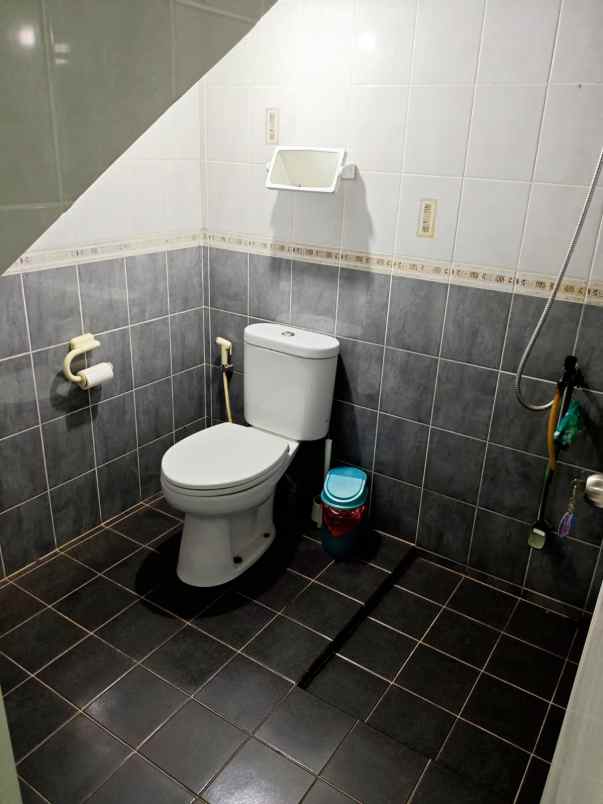 rumah 2 lantai di kencana loka bsd tangsel