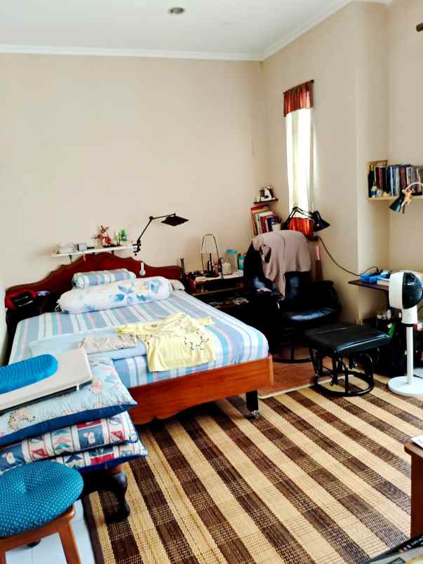 rumah 2 lantai di kencana loka bsd tangsel