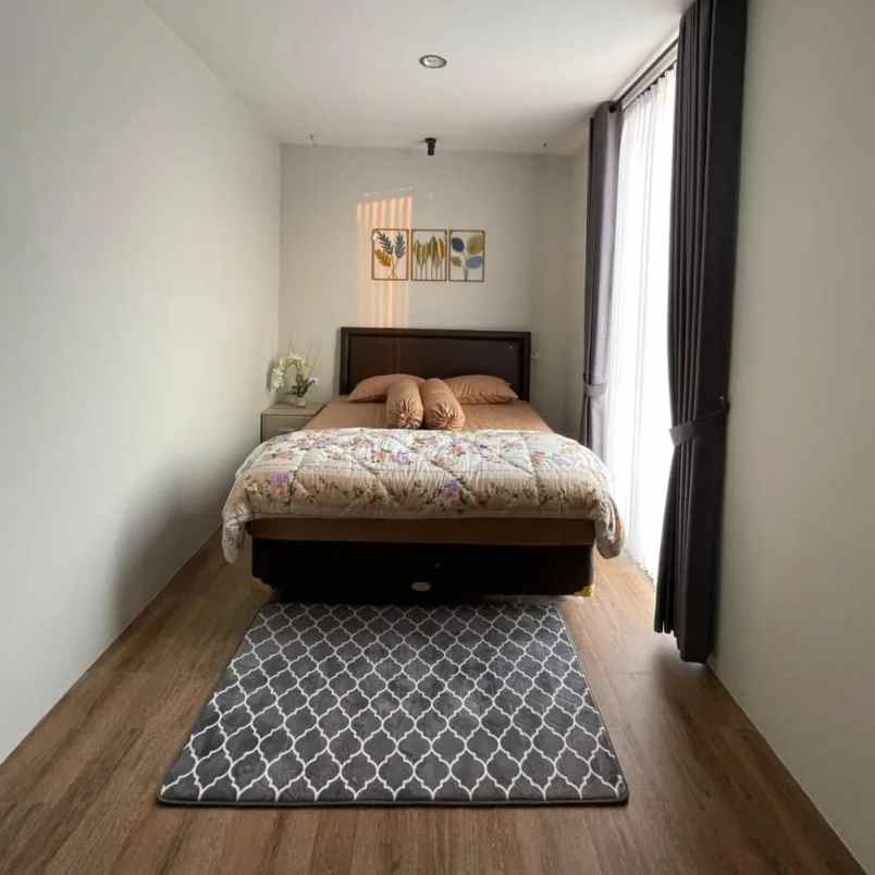 rumah 2 lantai full furnished di sleman 5 menit ke ugm