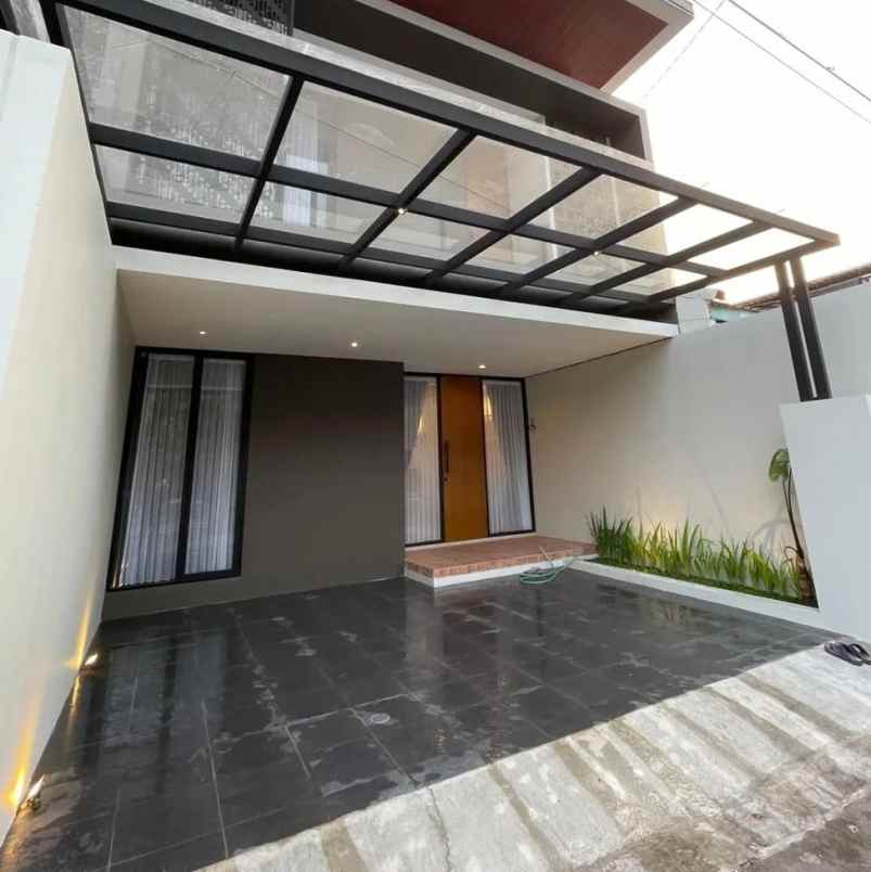 rumah 2 lantai full furnished di sleman 5 menit ke ugm