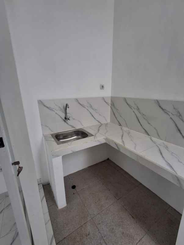 rumah 2 lantai lokasi samping tol malang