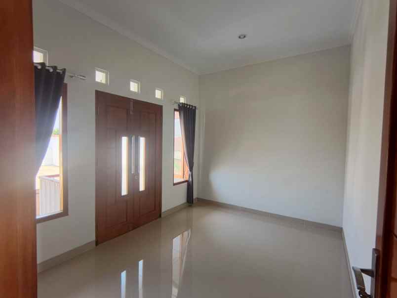 rumah 2 lantai murah 1 3 miliyaran saja di kalsan