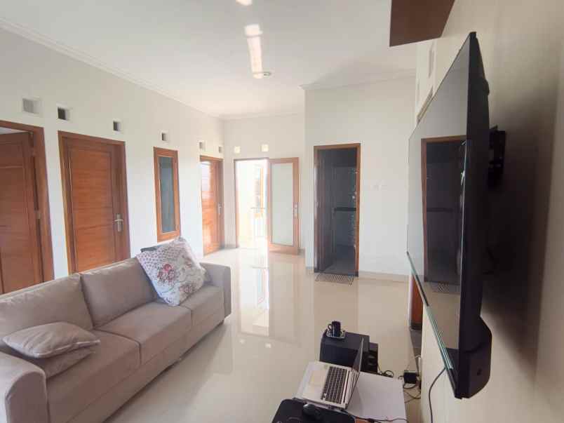 rumah 2 lantai murah 1 3 miliyaran saja di kalsan