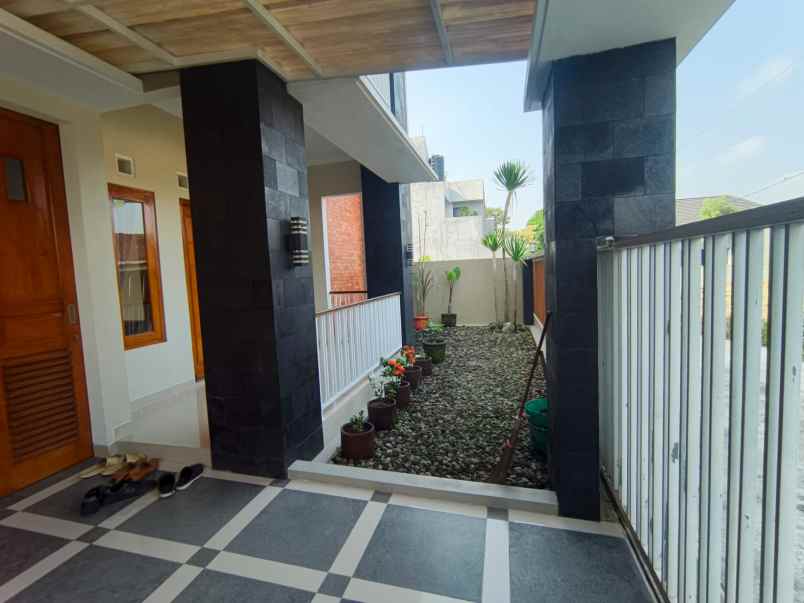 rumah 2 lantai murah 1 3 miliyaran saja di kalsan
