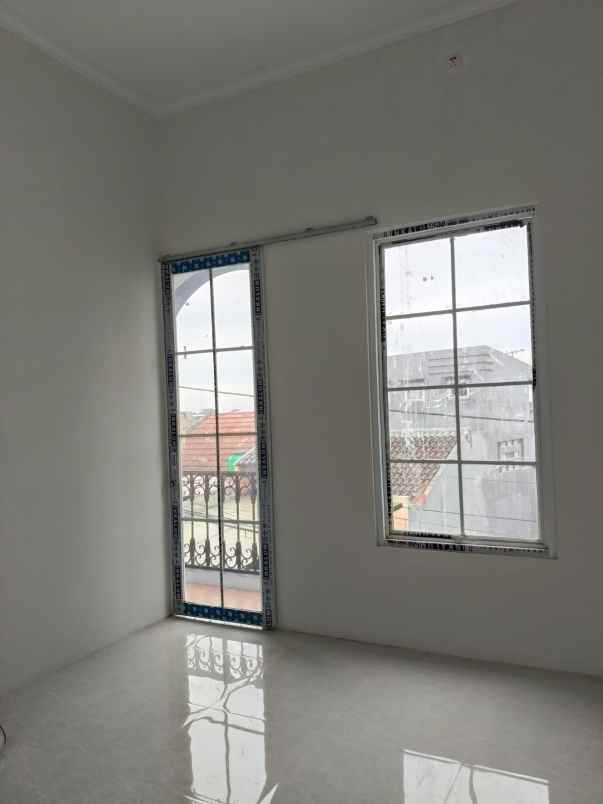 rumah 2 lantai siap huni di tanah baru depok