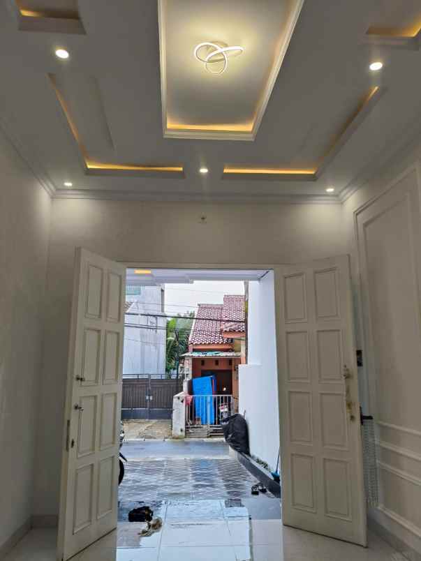 rumah 2 lantai siap huni di tanah baru depok