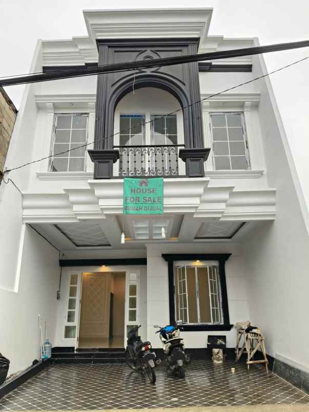 rumah 2 lantai siap huni di tanah baru depok