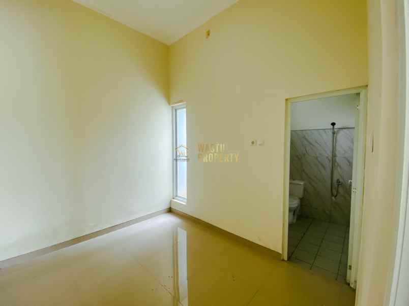 rumah 2 lantai strategis di kawasan maguwoharjo sleman