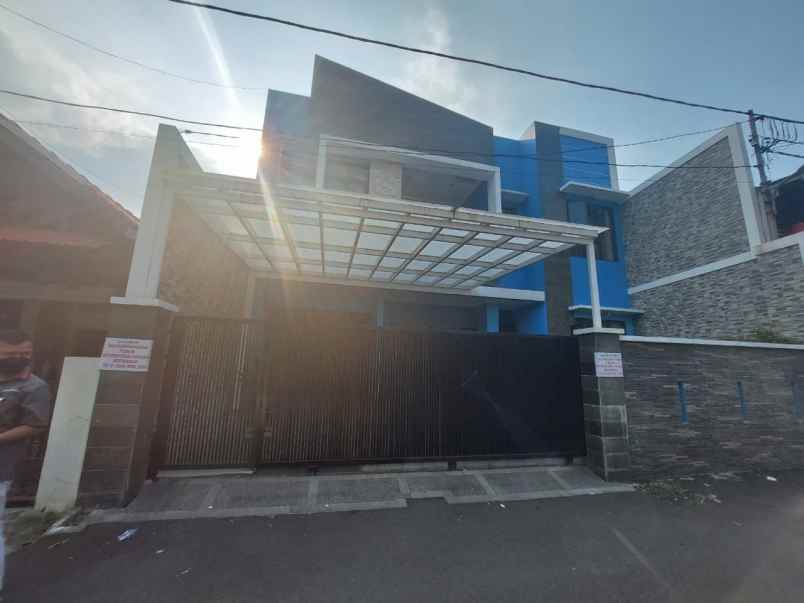 rumah 2 lantai unfurnished shm di lelang harga menarik