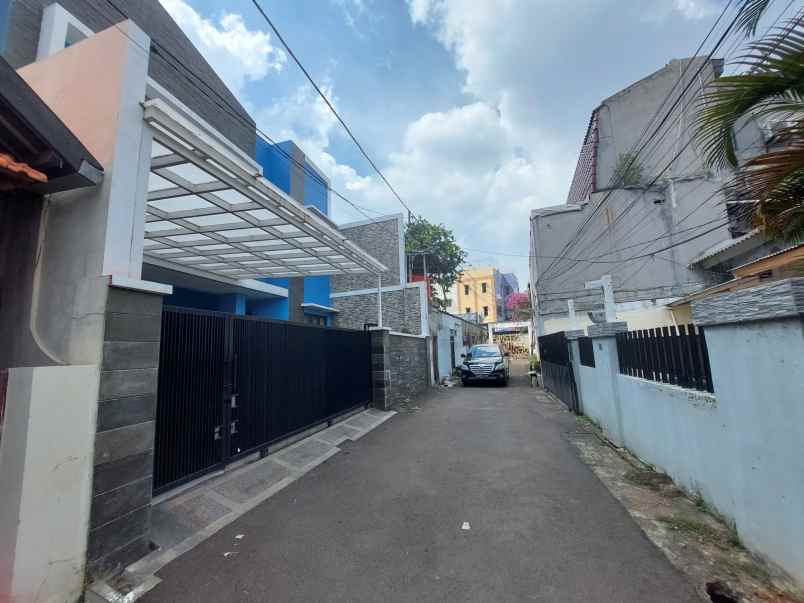 rumah 2 lantai unfurnished shm di lelang harga menarik