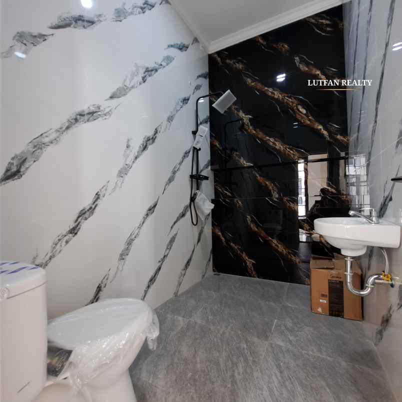 rumah american classic dalam cluster dekat taman kota