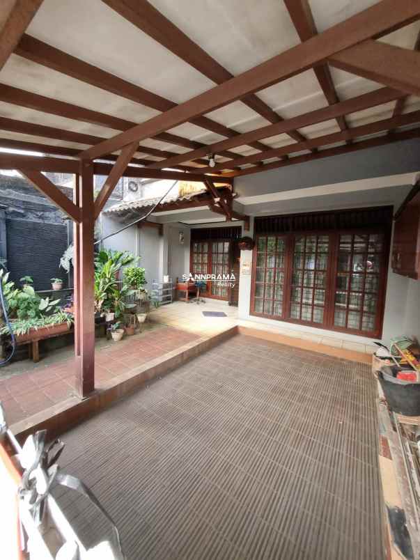 rumah asri 2 lantai strategis di perumnas depok utara