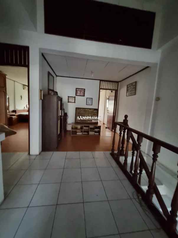 rumah asri 2 lantai strategis di perumnas depok utara