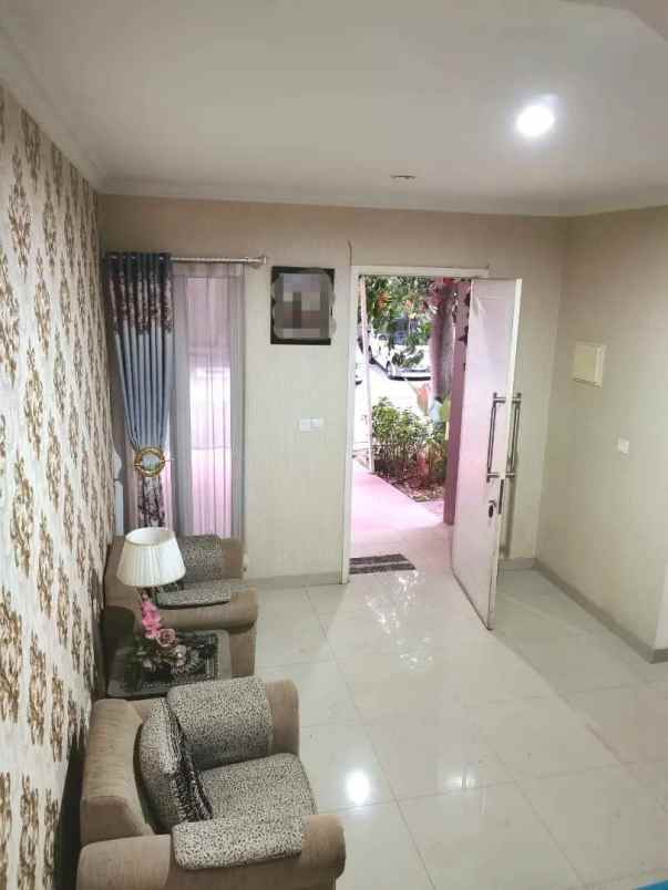 rumah bagus semua furnish di gading serpong