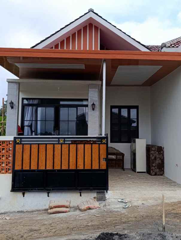 rumah banyumanik semarang dp 5jt 300jtn bebas desain