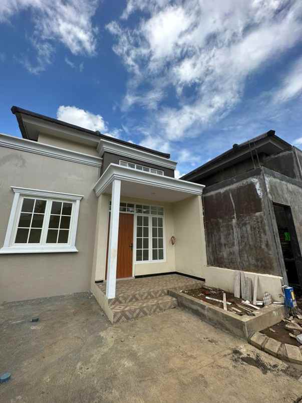 rumah baru 1 lantai bergaya minimalis di kota malang