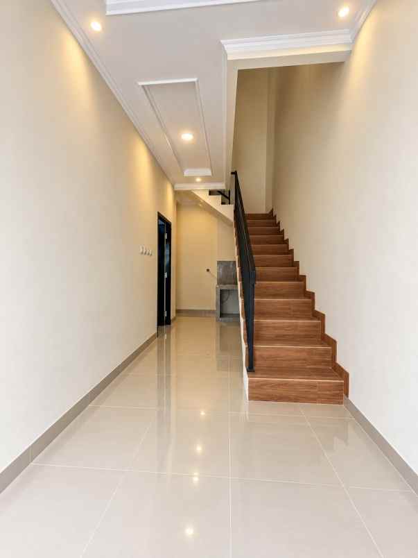 rumah baru 2 lt di lubang buaya cipayung jakarta timur