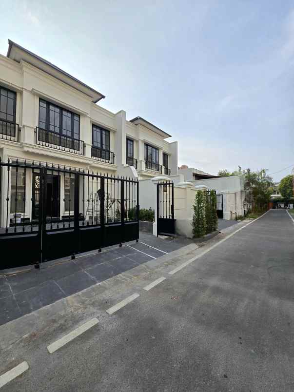 rumah baru american classic di cempaka putih jakpus