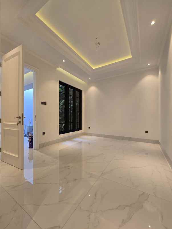 rumah baru american classic di cempaka putih jakpus