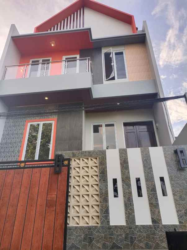 rumah baru disain split level di cilangkap