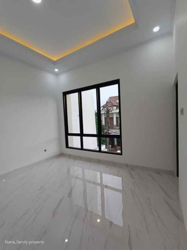 rumah baru siap huni di area kembangan meruya