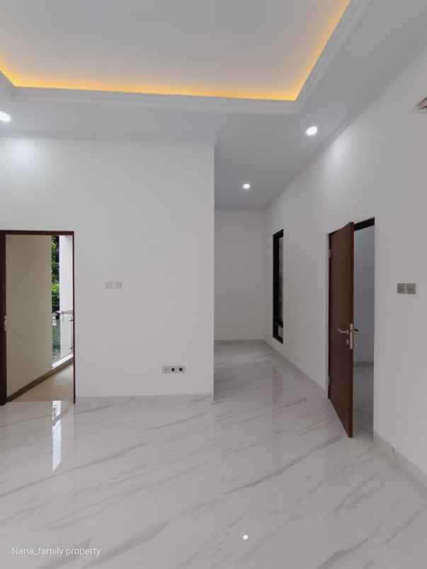 rumah baru siap huni di area kembangan meruya