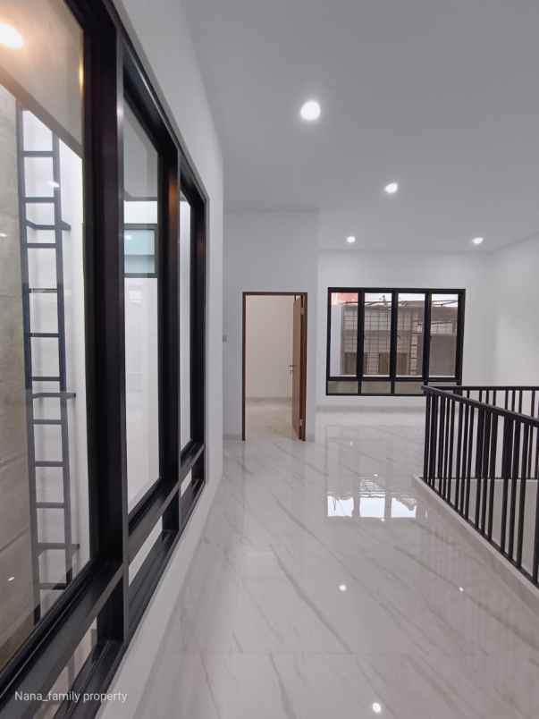 rumah baru siap huni di area kembangan meruya