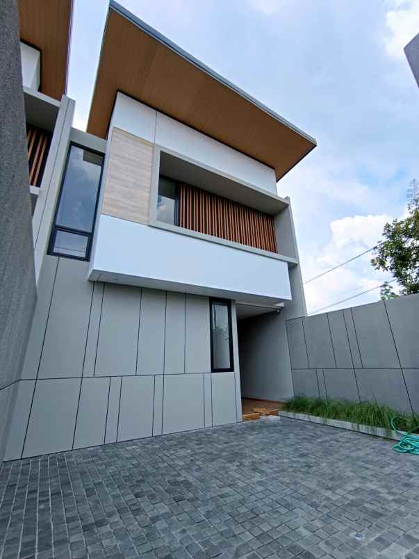 rumah baru siap huni di jalan palagan km 9 5