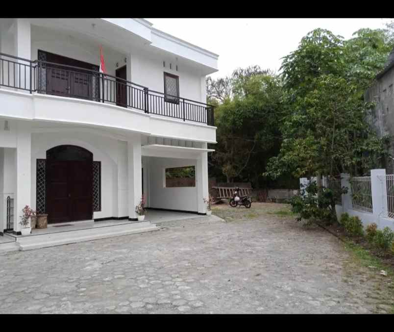 rumah belakang hotel hyatt yogyakarta