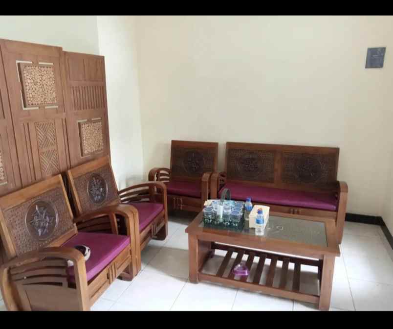 rumah belakang hotel hyatt yogyakarta