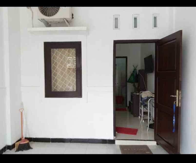 rumah belakang hotel hyatt yogyakarta