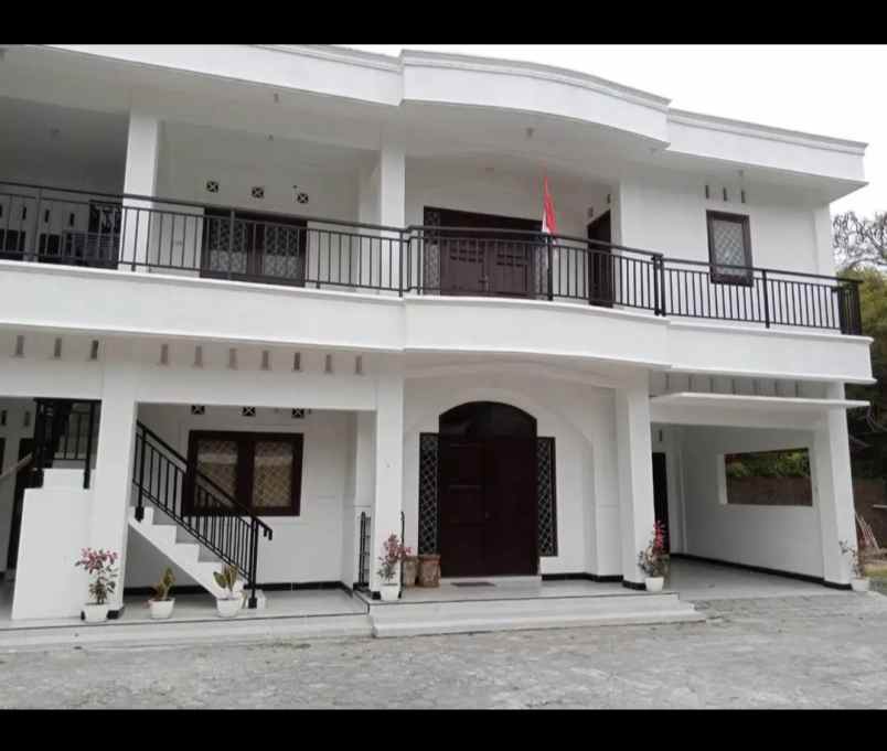 rumah belakang hotel hyatt yogyakarta