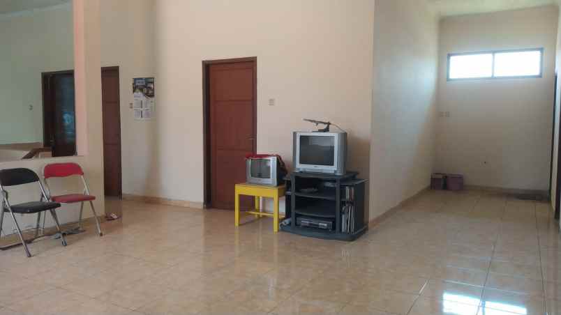 rumah besar 2 lantai telaga bodas karangrejo semarang