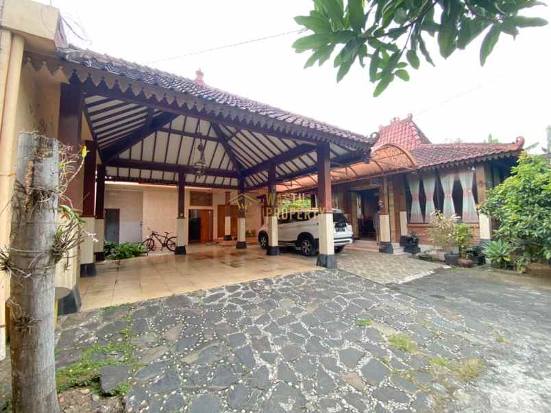 rumah besar dengan tanah luas di pleret bantul