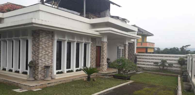 rumah besar di cibatu garut