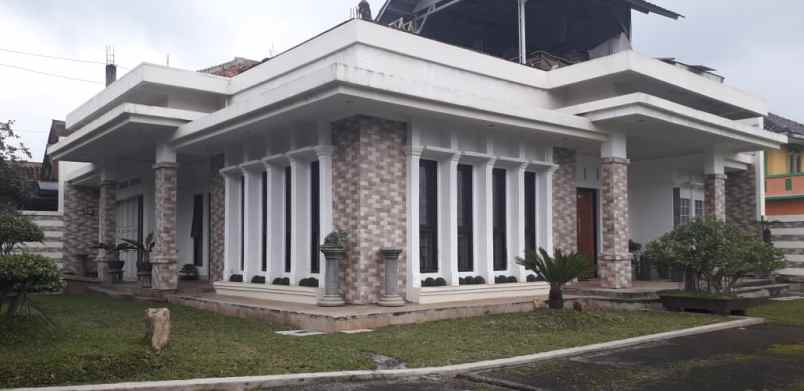 rumah besar di cibatu garut