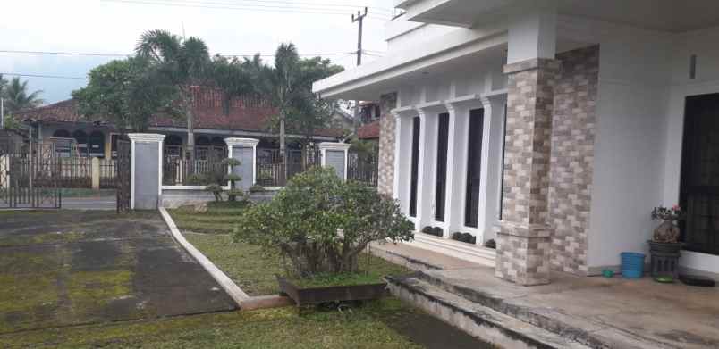 rumah besar di cibatu garut