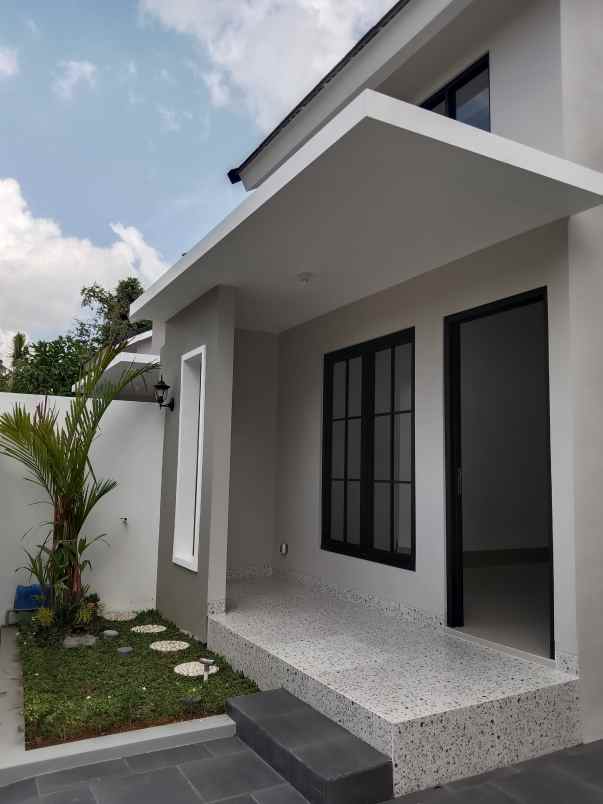 rumah cantik 400 jutaan dekat pasar godean