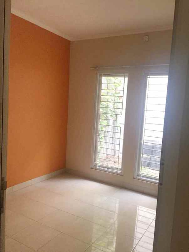 rumah cantik di puri town house bintaro sektor 9