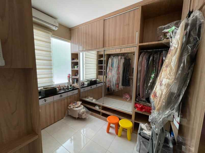 rumah cantik semi furnished di mahogany