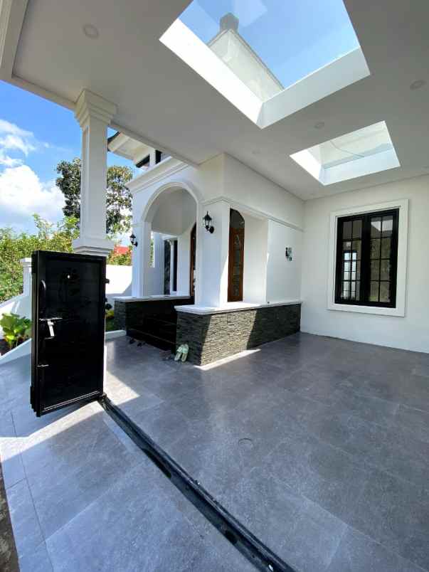 rumah cantik siap huni di jalan kaliurang