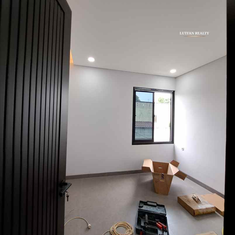 rumah condet jakarta timur 3 lantai dalam cluster
