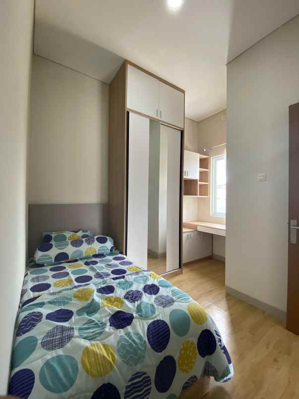 rumah dijual 2 lantai di pamulang tangerang selatan